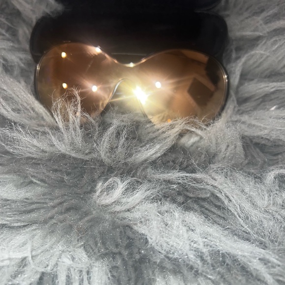 CHANEL Mirrored Round Sunglasses